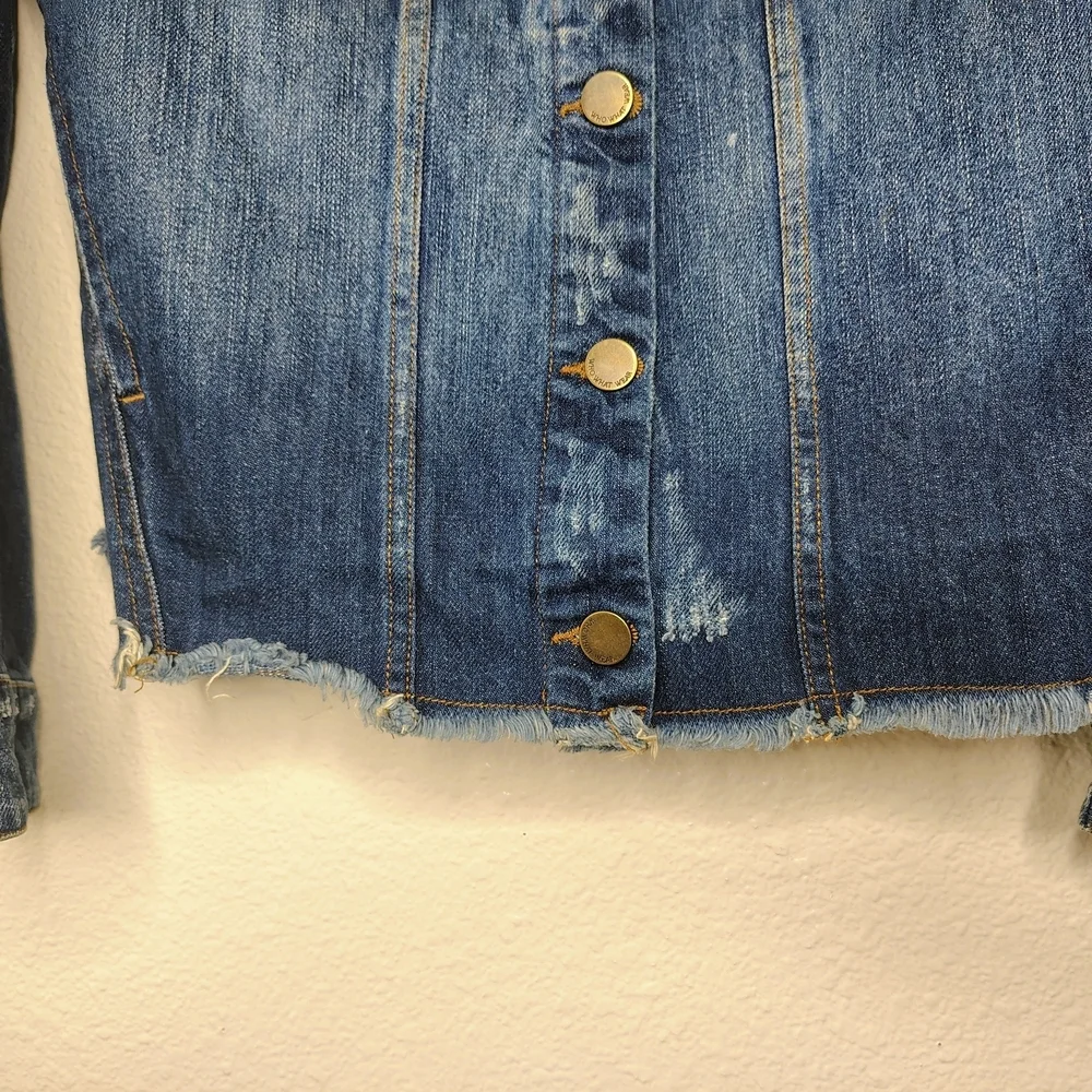 Who What Wear Denim Jacket Women’s Small Raw Hem Button Front Blue - Picture 9 of 12